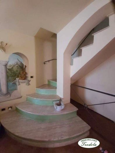 Casa con 6 locali in vendita in Fosdinovo