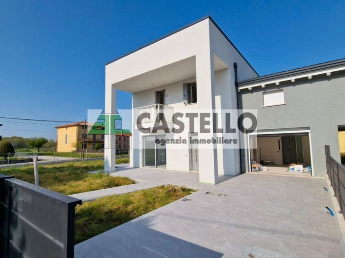 Casa con 6 locali in vendita in Piazza dei Martiri, Centro, Santa Giustina in Colle