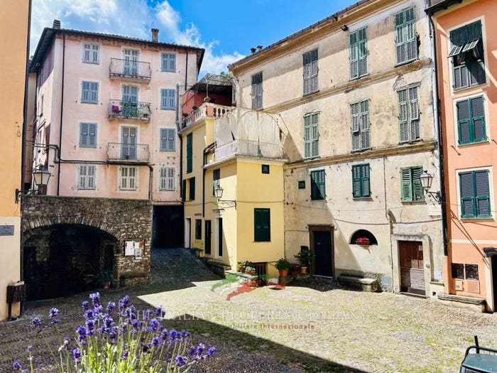Appartamento quadrilocale in vendita in Piazza XX Settembre, Castel Vittorio