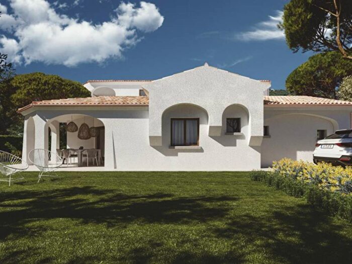 Casa quadrilocale in vendita in Via Nazionale, Centro, Budoni