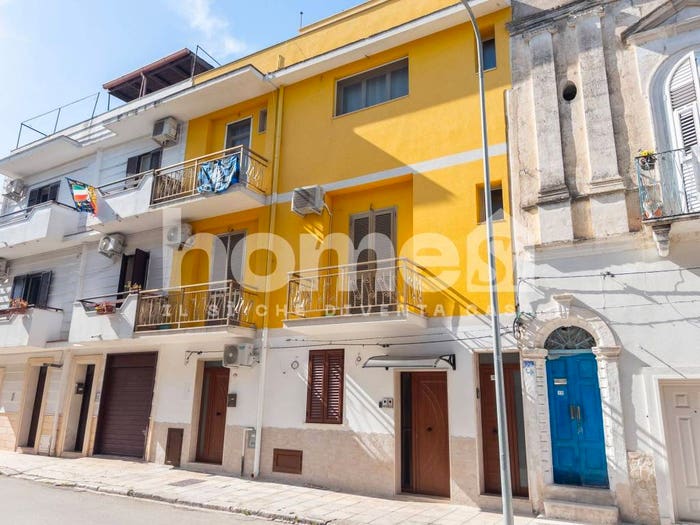 Appartamento con 6 locali in vendita in Via Luigi di Savoia Pulsano TA Italia, Centro, Pulsano