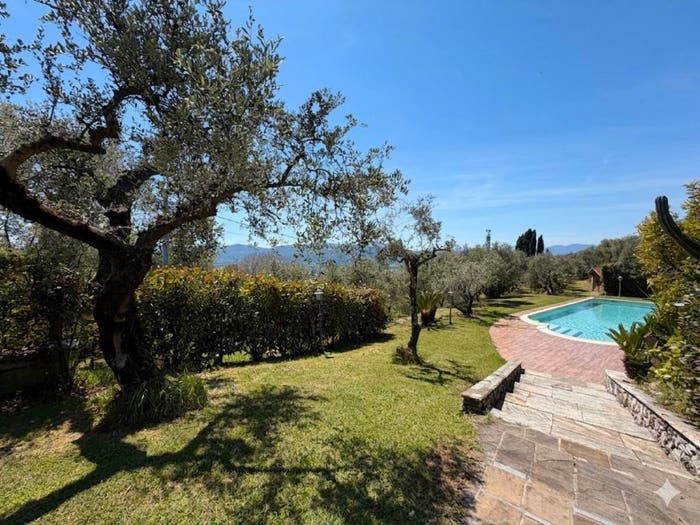 Casa con 6 locali in vendita in Via Pilastri, Fosdinovo