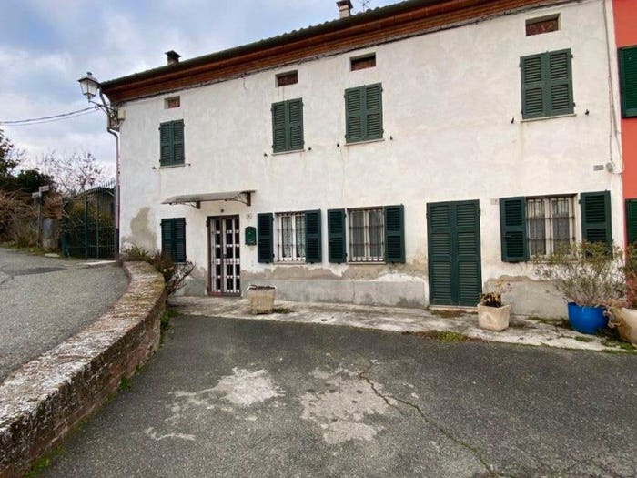 Casa con 6 locali in vendita in Piazza Milite Ignoto, Montecastello