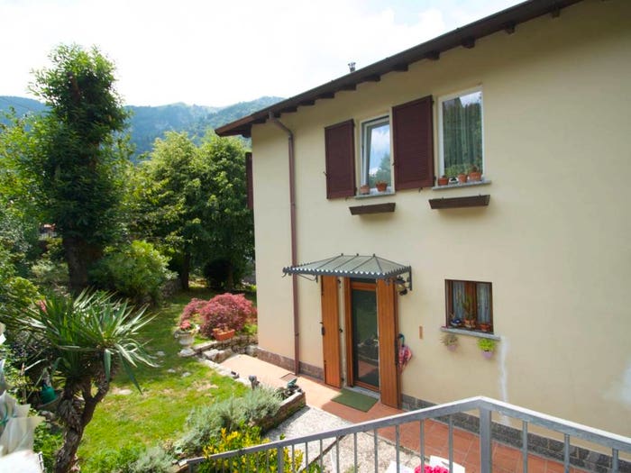 Casa con 5 locali in vendita in Via Ex Militari Italiani Internati, Magreglio