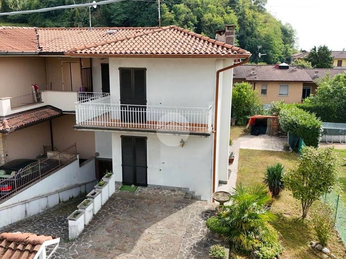 Casa trilocale in vendita in Via Dante Alighieri, Capriolo