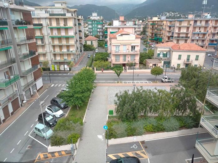 Appartamento bilocale in vendita in Piazza Antonio Gramsci, Borghetto Santo Spirito