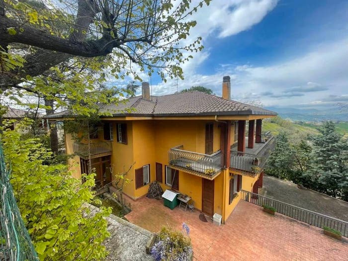 Casa con 6 locali in vendita in Via Giacomo Leopardi, Montappone