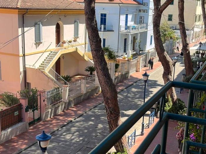 Appartamento con 6 locali in vendita in Traversa di Via Guglielmo Marconi, Marina Di Campo, Campo nell'Elba