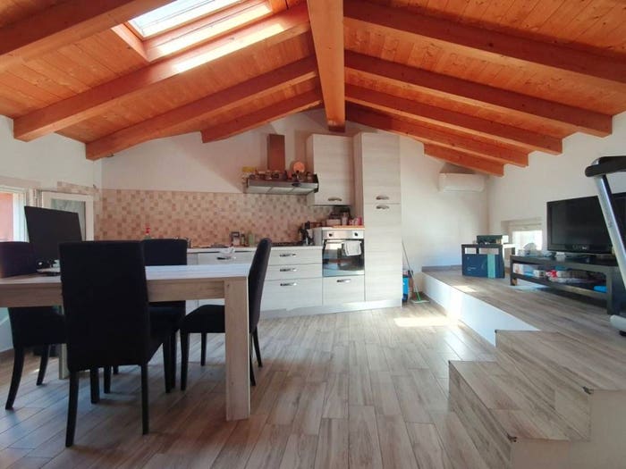 Appartamento trilocale in vendita in Via Volturno, Centro, Mirandola