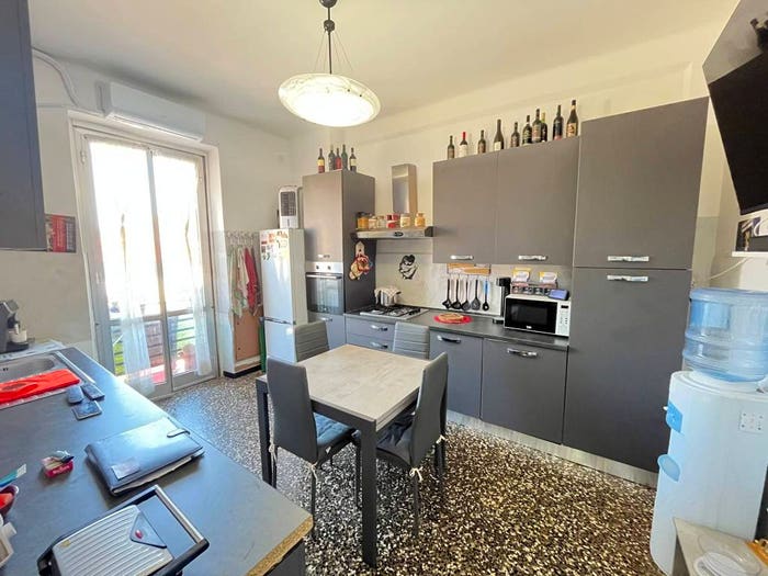 Appartamento trilocale in vendita in Via Barchetta, Bolzaneto, Genova