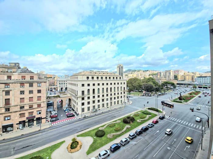 Appartamento con 6 locali in vendita in Viale Brigata Bisagno, Foce, Genova