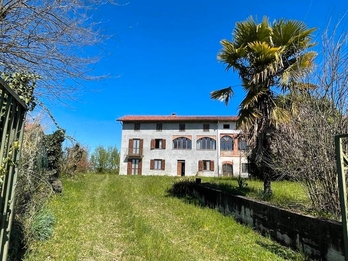 Casa con 6 locali in vendita in Via Bricco Manfredi, Serra, Capriglio