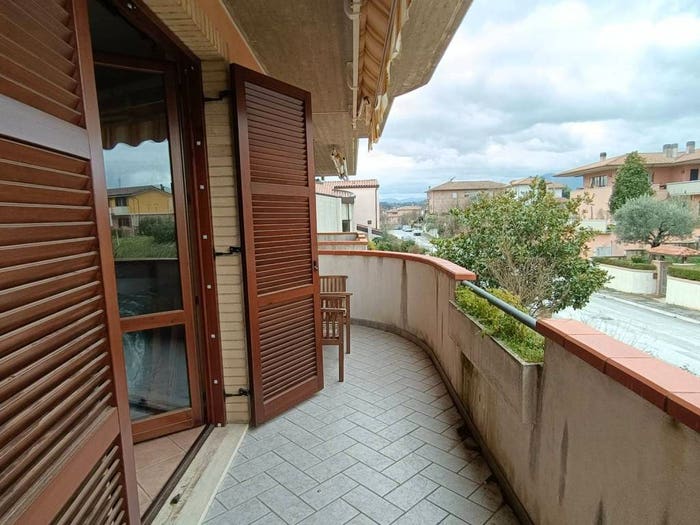 Appartamento con 6 locali in vendita in Via Gabriele D'Annunzio, Centro, Castelraimondo