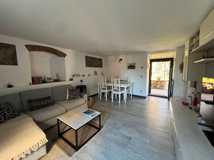 Casa con 6 locali in vendita in Via Canale, Colombiera Molicciara, Castelnuovo Magra