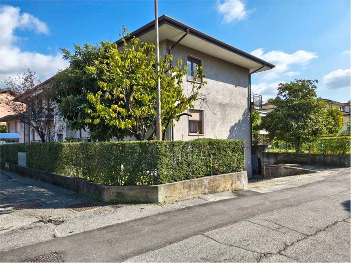 Appartamento quadrilocale in vendita in via fermi, Lipomo