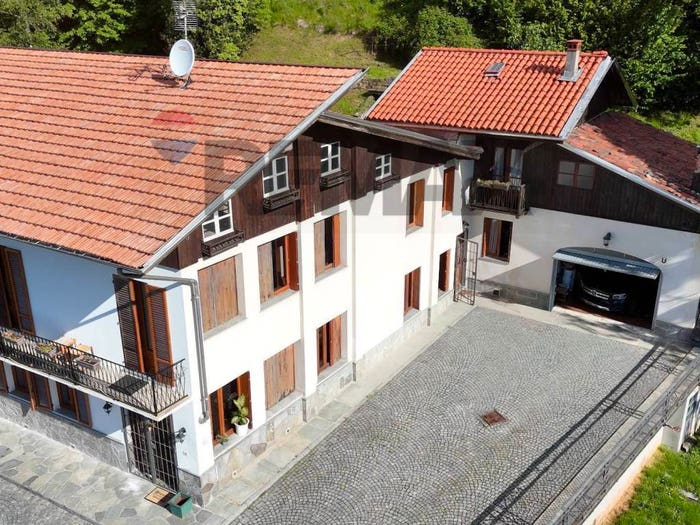 Casa con 6 locali in vendita in Strada della Burcina, Vandorno Piazzo Cossila, Biella