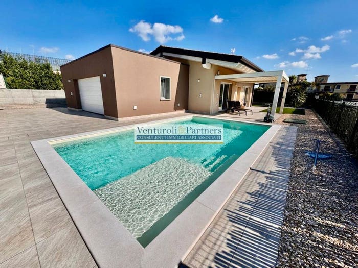 Casa quadrilocale in vendita in Via Centenaro, Centenaro, Lonato del Garda