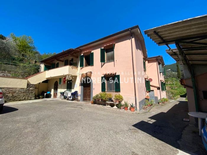 Casa con 6 locali in vendita in Via Rio dei Ceci, Centro, Buti