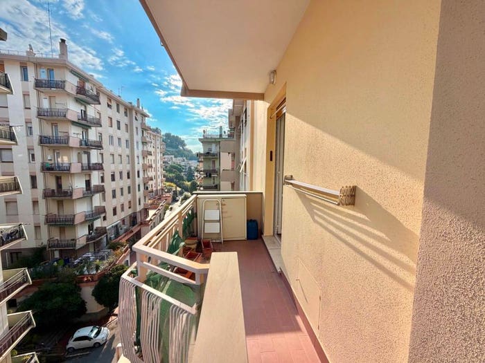 Appartamento trilocale in vendita in Via Laviosa, Pegli, Genova