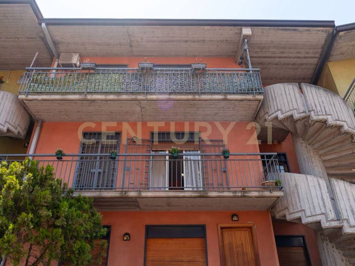 Appartamento con 5 locali in vendita in Via Rua, Centro, Aci Catena