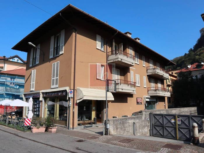 Appartamento trilocale in vendita in Piazza Vittorio Veneto, Laveno, LavenoMombello