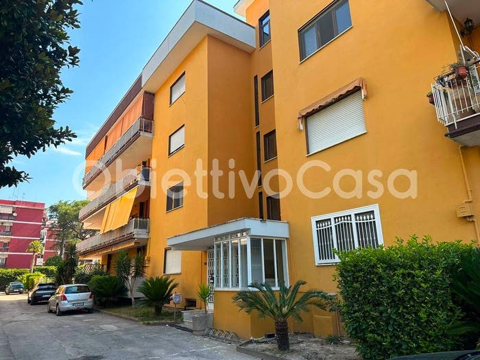 Appartamento trilocale in vendita in Via Francesco Petrarca, Centurano, Caserta
