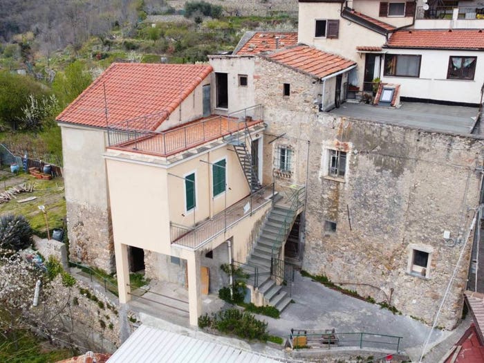 Casa quadrilocale in vendita in Via Piemonte, Centro, Balestrino