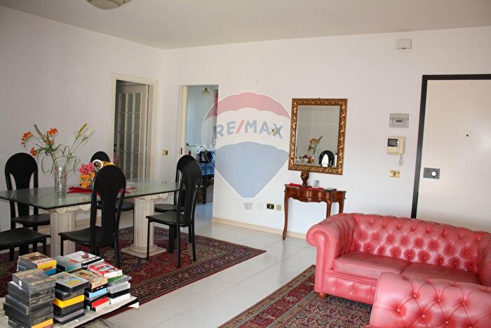 Appartamento con 9 locali in vendita in Via Osento, Lanciano