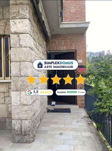 Appartamento con 6 locali in vendita in Via Risorgimento, Centro, Chianciano Terme