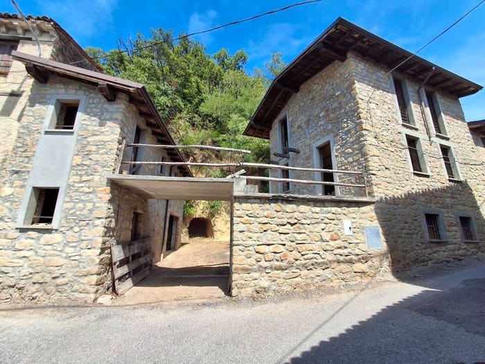 Casa con 6 locali in vendita in Varzi