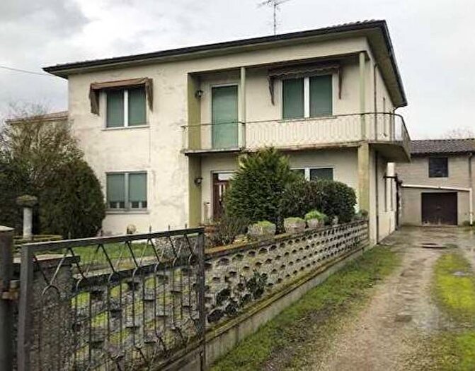 Casa con 6 locali in vendita in Via Matile Di Canossa, San Rocco, Quistello