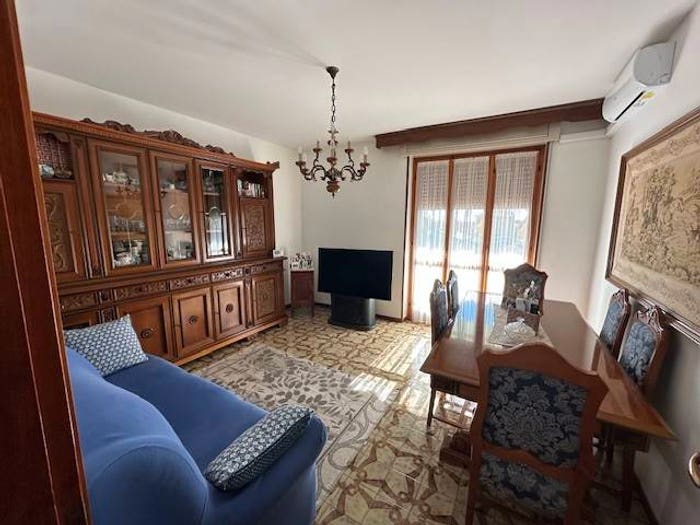Appartamento quadrilocale in vendita in Via San Rocco, Centro, Momo