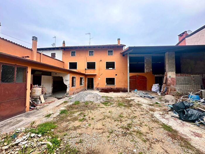 Casa con 5 locali in vendita in Centro, Santa Maria la Longa