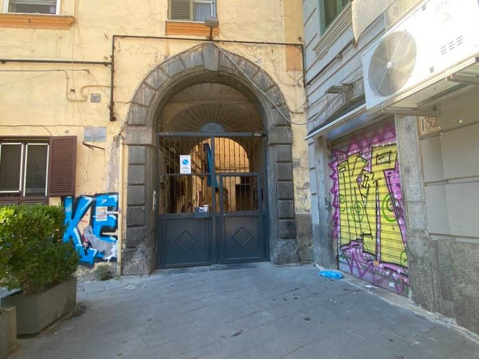 Appartamento quadrilocale in vendita in Piazza Camillo Benso di Cavour, Sanità, Napoli