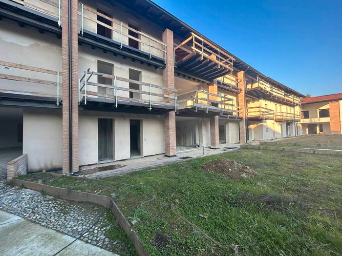 Appartamento trilocale in vendita in Via Beato Papa Giovanni XXIII, Lurano