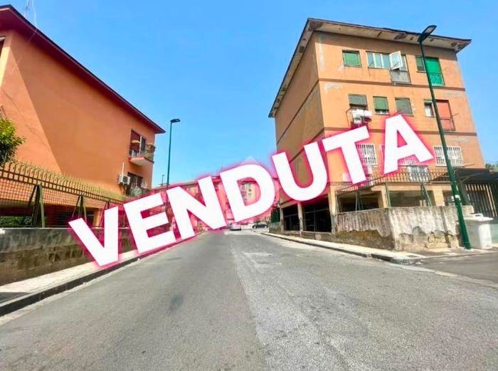 Appartamento trilocale in vendita in appartamento via ercolano salvi, Soccavo, Napoli