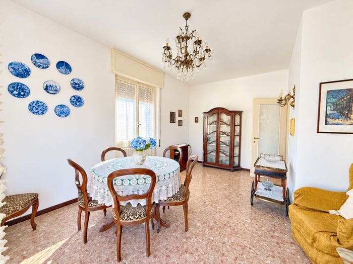 Appartamento trilocale in vendita in Piazza Rodolfo Carabelli, Centro, Meina