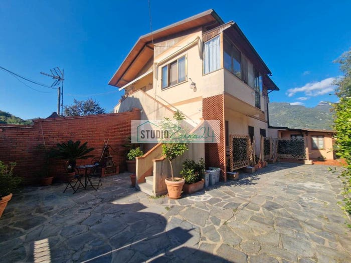 Casa trilocale in vendita in Via Borgovecchio, Camaiore Paese, Camaiore