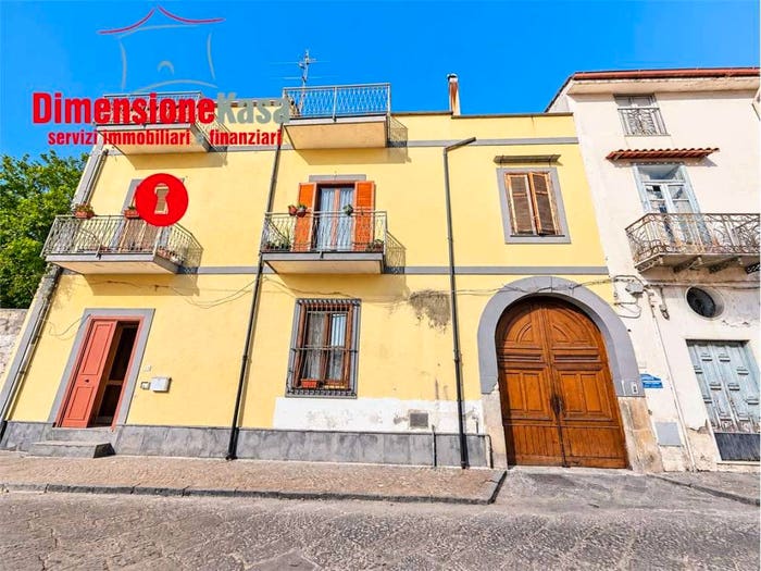 Casa con 5 locali in vendita in corso cesare soprano, Liveri