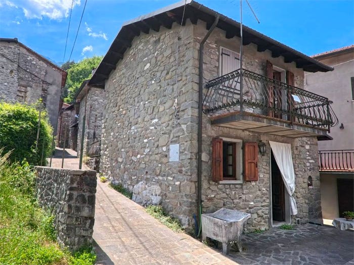 Casa quadrilocale in vendita in Gorfigliano, Minucciano