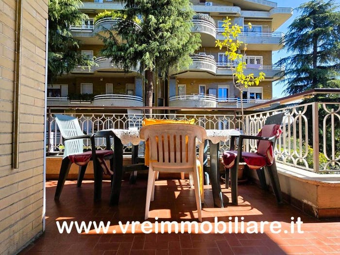 Appartamento trilocale in vendita in Via dei Gonzaga, Pisana Bravetta, Roma
