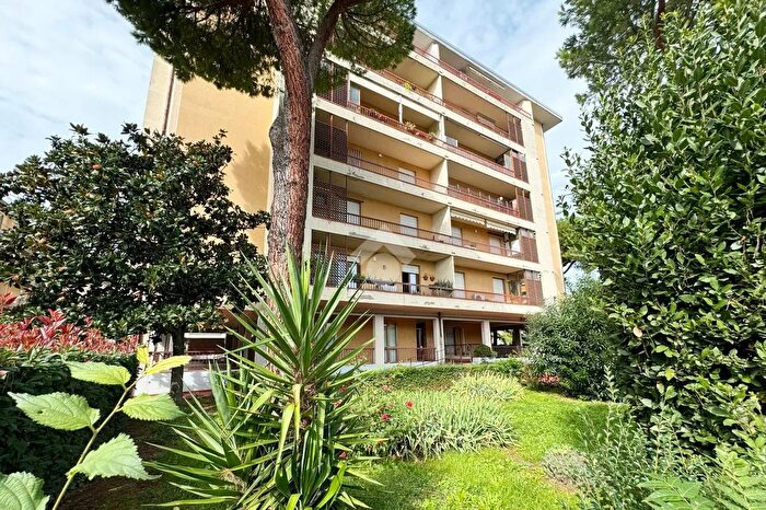 Appartamento trilocale in vendita in Via Viaccia a Mezzana, Prato