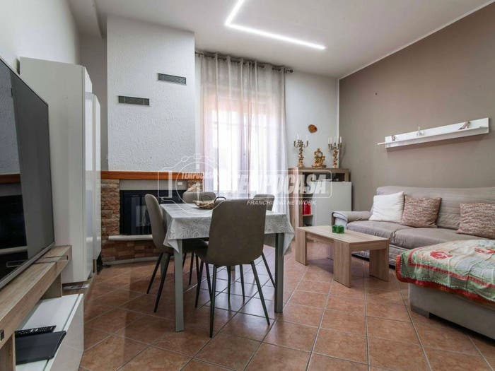 Casa quadrilocale in vendita in Via varesina, Centro, Lurate Caccivio