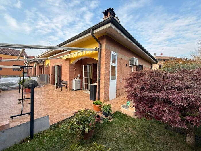 Casa con 6 locali in vendita in Strada Acqui, Cabanette, Alessandria