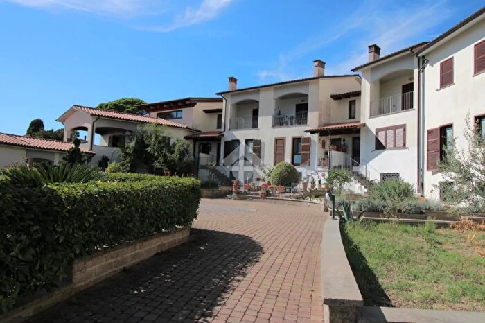 Casa quadrilocale in vendita in Via Bagni di Lucilla, Poggio Mirteto