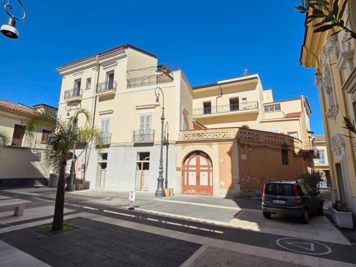 Casa in vendita in Piazza Municipio, Curti