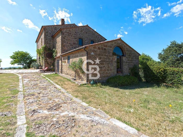 Casa con 6 locali in vendita in Strada Provinciale Pantano, Pitigliano