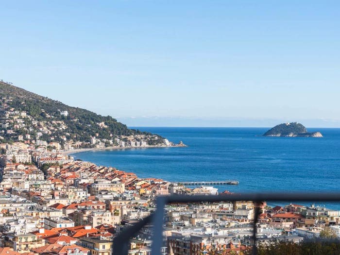 Casa con 5 locali in vendita in Fenarina Via Neghelli Collina di Ponente, Alassio