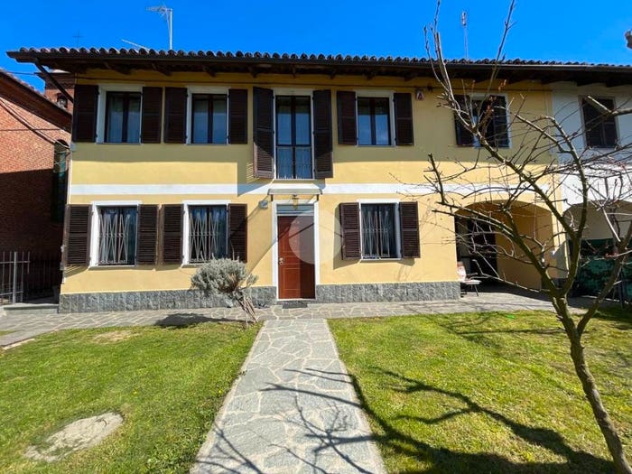 Casa con 6 locali in vendita in Frazione Revignano, Bramairate Revignano, Asti