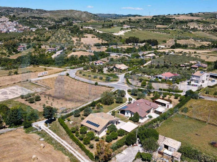 Casa con 6 locali in vendita in Strada Comunale Chiusa Abbate, Giarratana